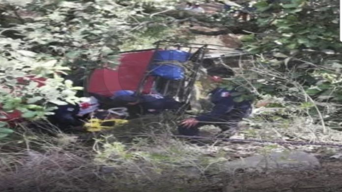Accidente carretero deja un muerto y un herido