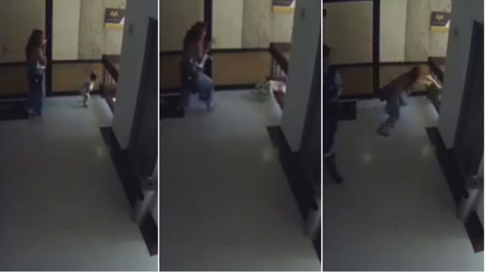 Video: Madre se distrae con el celular y su hijo casi cae de un tercer piso