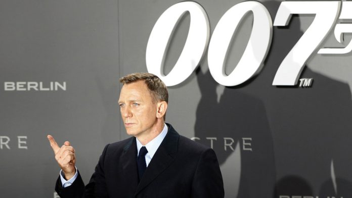 Encuentran cámara oculta en el baño de mujeres del estudio de “Bond 25”