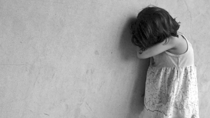 Niño de 11 años viola a su vecina; una niña de tres años