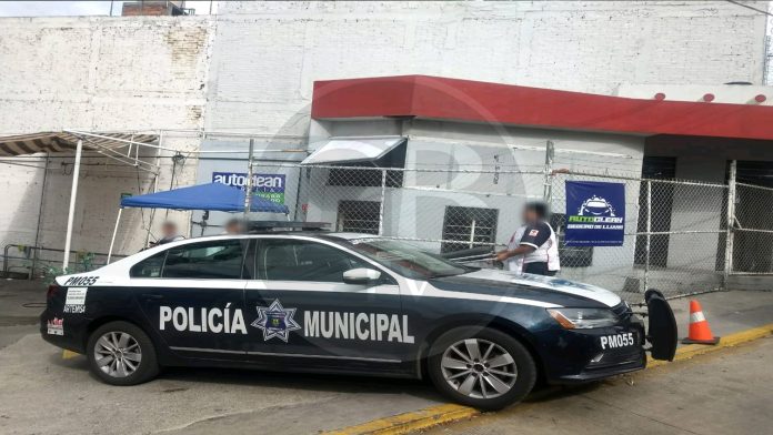 En intento de robo empleado es baleado en un autolavado de Morelia