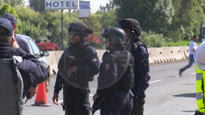 Presumía su pistola en la calle y la policía lo arresta