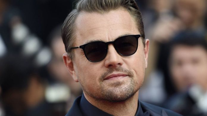 Leonardo DiCaprio recibe un balonazo en la cara y lo vuelven “meme”