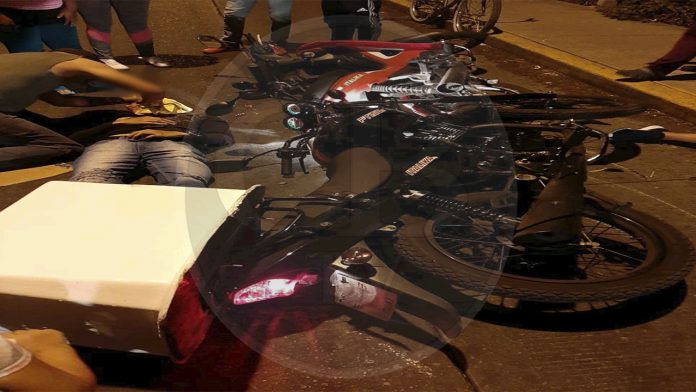 Choque de motocicletas deja dos hombres heridos