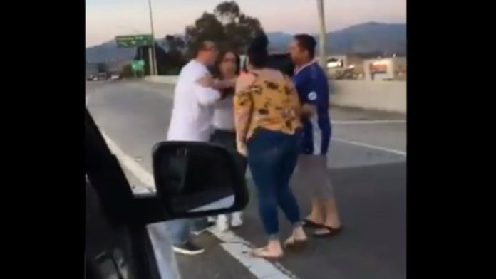 Video: Pareja recibe golpiza por llamar “frijoleros” a latinos