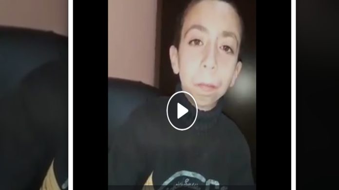 Niño pierde celular con fotos de su madre fallecida; ofrece sus ahorros para recuperarlo