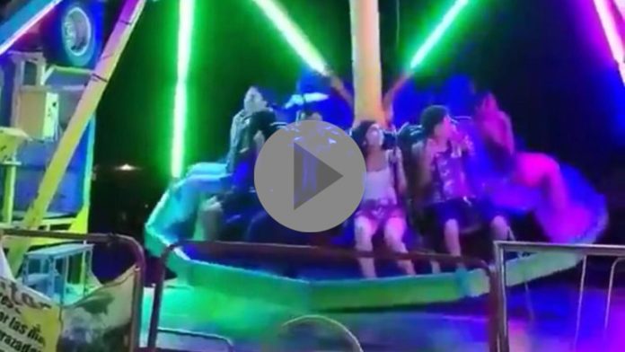 Video: Mujer cae de un juego mecánico