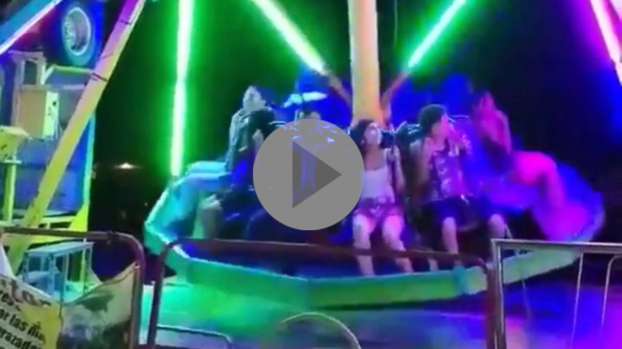 Video: Mujer cae de un juego mecánico Video: Mujer cae de un juego mecánico
