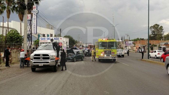 Choque automovilístico frente a Villas del Pedregal deja a una mujer lesionada