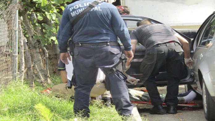 Matan de un balazo en la cabeza a un automovilista