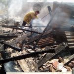 Vecinos de la colonia Mesa de Cedano en Zitácuaro reportaron el incendio de una casa habitación.