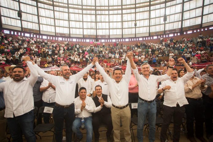 Carlos Torres Piña se separa del PRD y se adhiere a MORENA