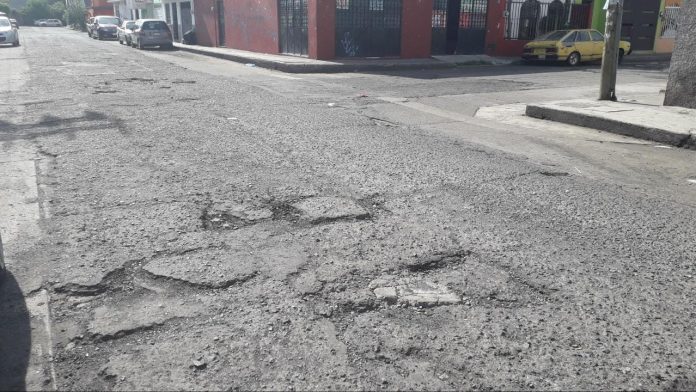 No son baches son pozos en la colonia Las Flores