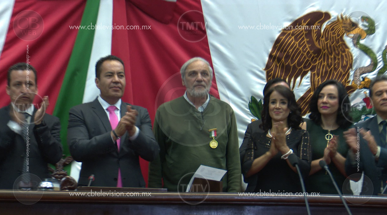 Sacerdote de Nahuatzen, recibe presea Melchor Ocampo Sacerdote de Nahuatzen, recibe presea Melchor Ocampo