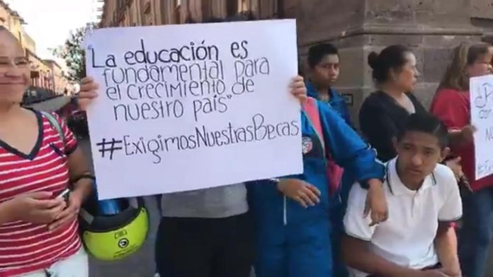 FNRRR continúa en lucha por becas federales
