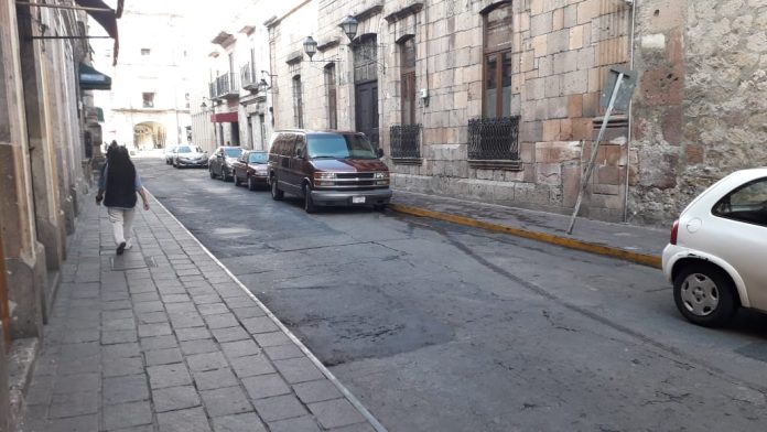 En pésimo estado calle Guillermo Prieto en Morelia, denuncian vecinos
