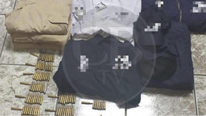Arrestan a cinco gatilleros con equipo táctico, cartuchos y un auto