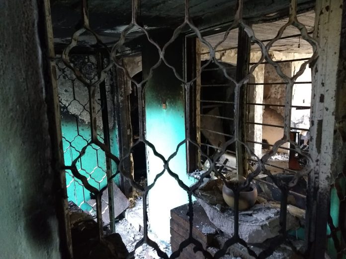 Incendio consume departamento en Infonavit la Colina
