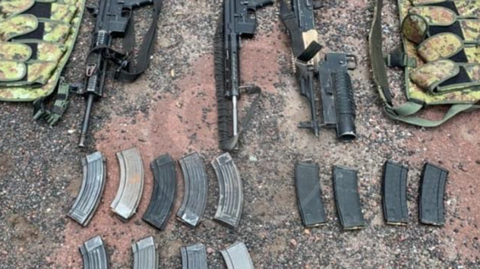 Lo detienen con armas de fuego, cartuchos útiles y un aditamento de lanzagranadas