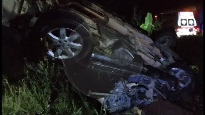 Dos muertos y un herido en fatal volcadura