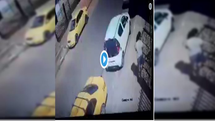 Video (+18): Niño suelta la mano de su madre y muere atropellado