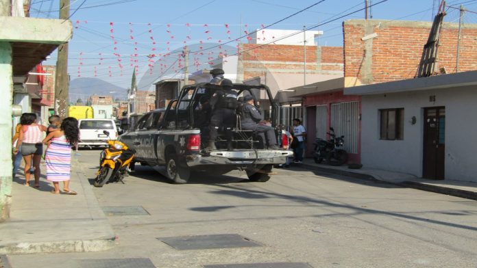 Unos sujetos en estado de ebriedad agredieron a golpes y “tubazos” a una mujer y a sus tres hijos.