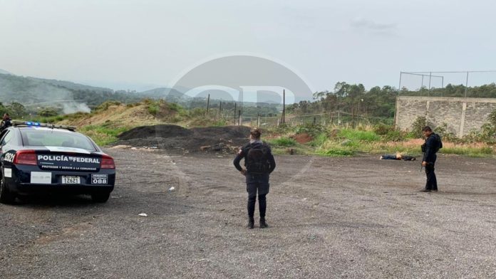 Arrojan un muerto en la autopista Siglo XXI