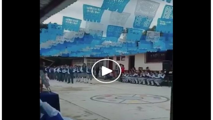 Video: Alumnos de primaria bailan un cumbión en su graduación