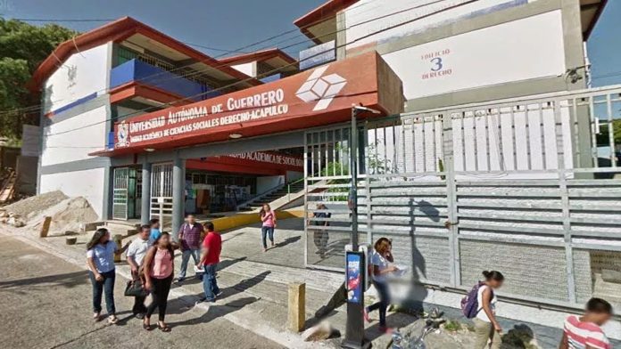 Alumnos aseguran ser parte de un Cártel; amenazan maestros para que los aprueben