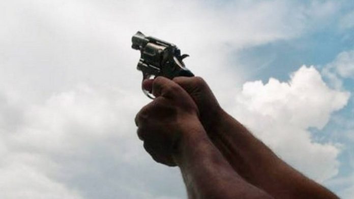 Linchan a un hombre por disparar al aire