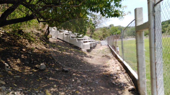 Encuentran cabeza humana en una cancha de fútbol