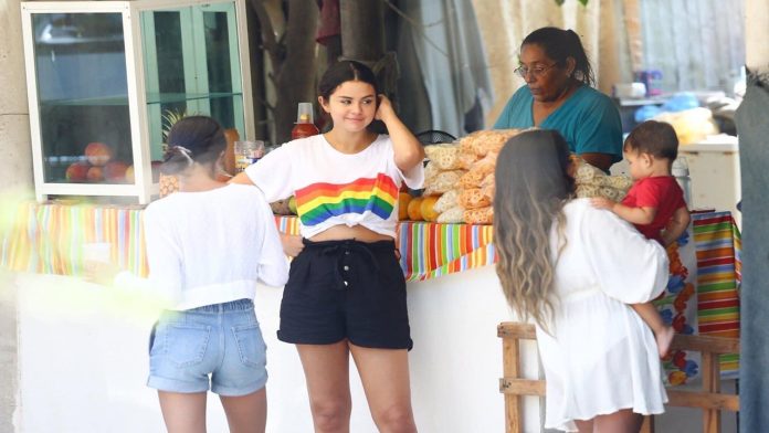 Selena Gomez se deja ver en playas mexicanas