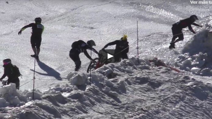 Video: Decenas de ciclistas caen de una montaña