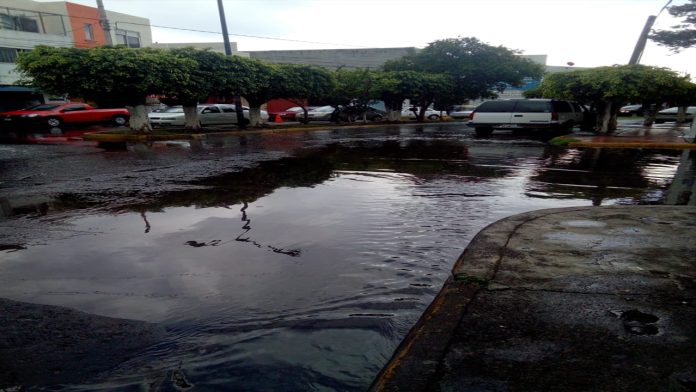 Continúan inundaciones en la capital Michoacana