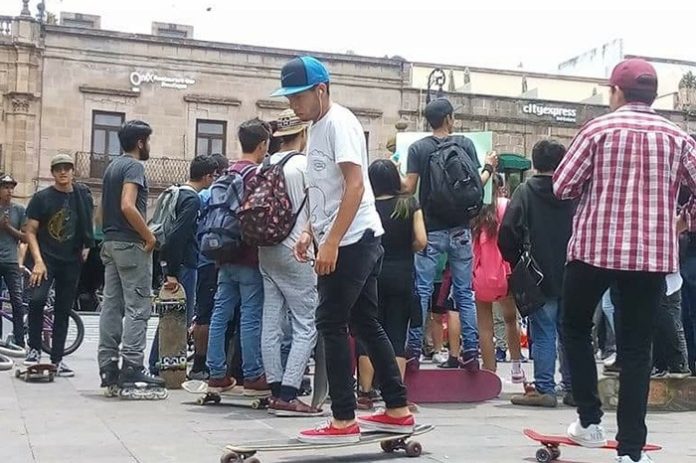 En Morelia, prohibirán patinar en plazas públicas