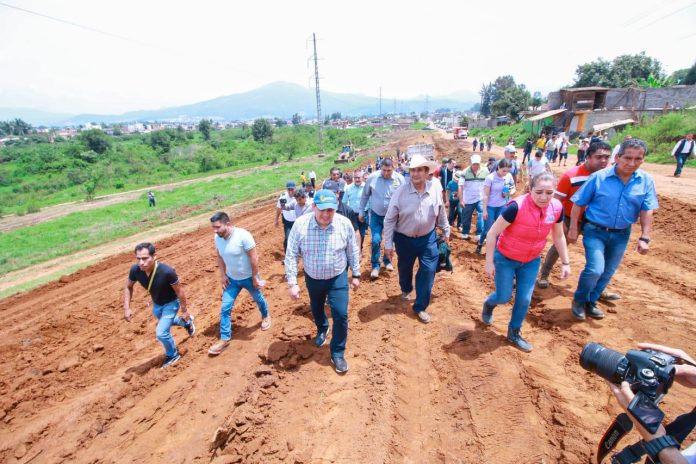 Supervisa Víctor Manríquez intensa faena de limpieza en la zona oriente