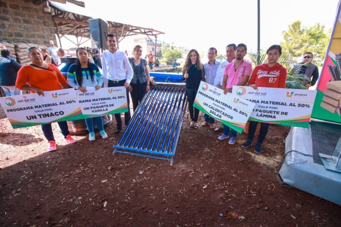 Reciben 455 familias uruapenses Materiales “Al 50”