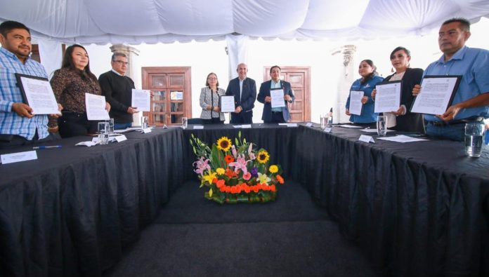 Víctor Manríquez firmó convenio de colaboración Pro-Víctimas