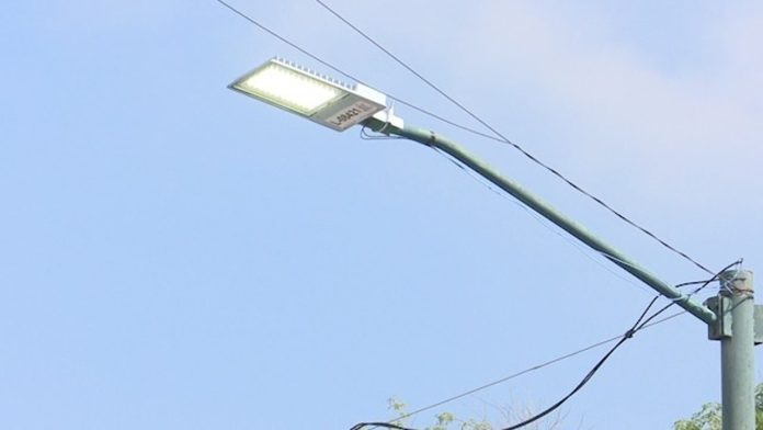 Ciudadanos molestos con las nuevas luminarias, ya que estas no tienen buen funcionamiento