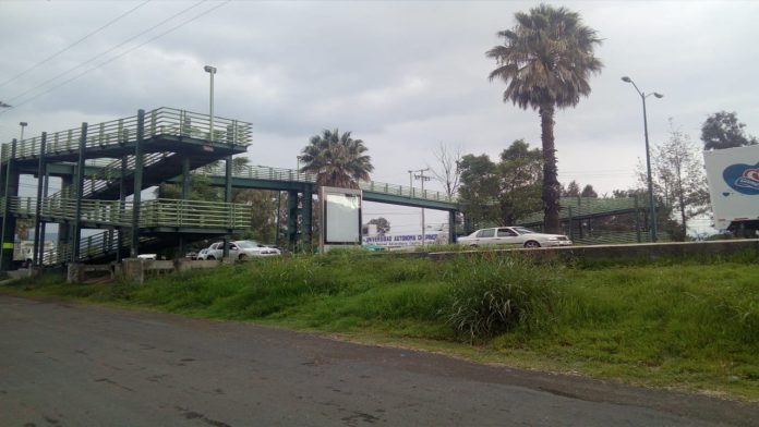 Continúa el problema de alumbrado en los puentes peatonales de Morelia