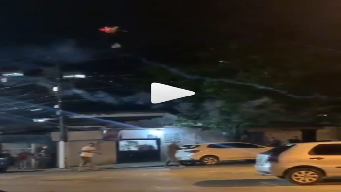  Hombre ataca a sus amigos con un dron y fuegos artificiales por no invitarlo a parrillada