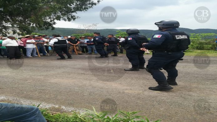 Teremendenses inconformes retienen a 5 funcionarios del Ayuntamiento de Morelia 