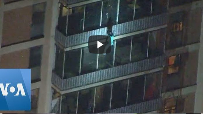 Video: Hombre escapó de un incendio al estilo de Spider- Man