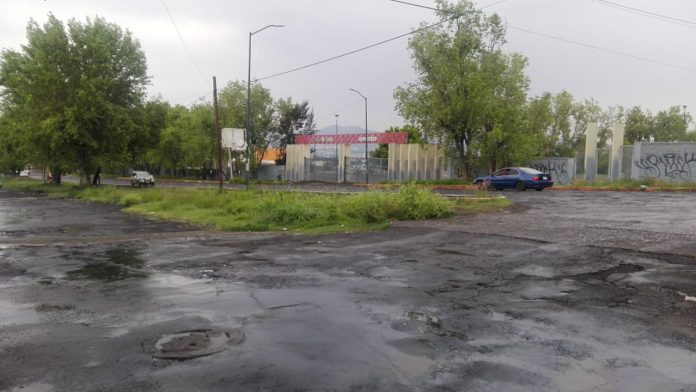 Inseguridad y baches en las inmediaciones del estadio Morelos
