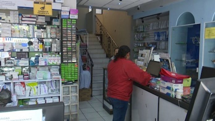 Comerciantes a un costado de Instituciones educativas sufren bajas económicas