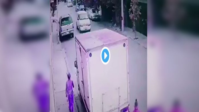 Captan el momento en que hombre intenta secuestrar a una niña
