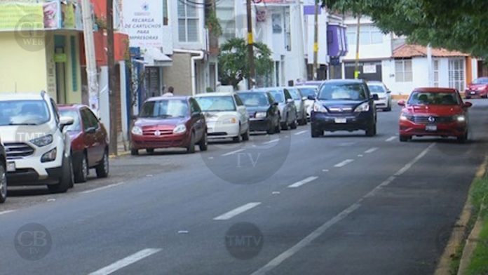 Ni para qué gastar saliva; molestos vecinos del Boulevard G. de León ante inundaciones