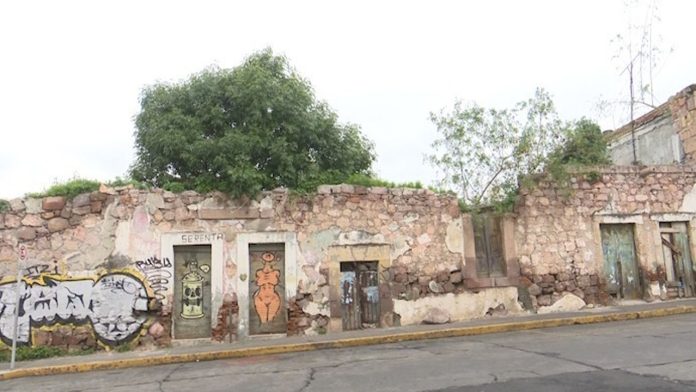 Casa abandonada en Vicente Sta. María genera peligro para los vecinos