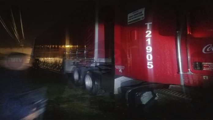 Recupera Policía Michoacán tractocamión con reporte de robo, en Morelia