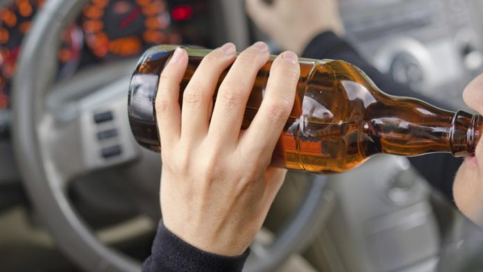 Promueven cancelación de licencia para conductores ebrios o drogados